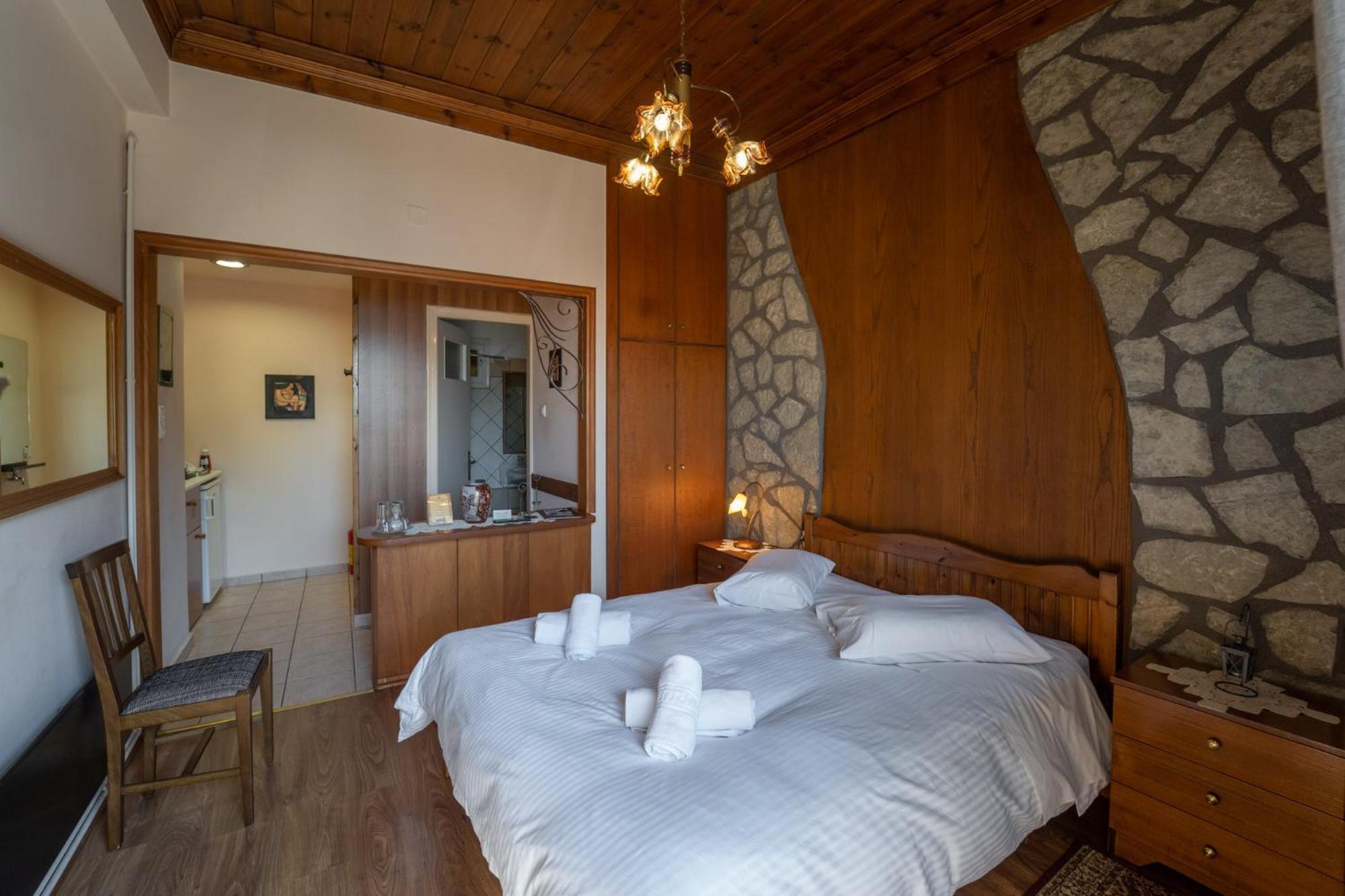 Semeli Guesthouse Karpenísion Eksteriør bilde