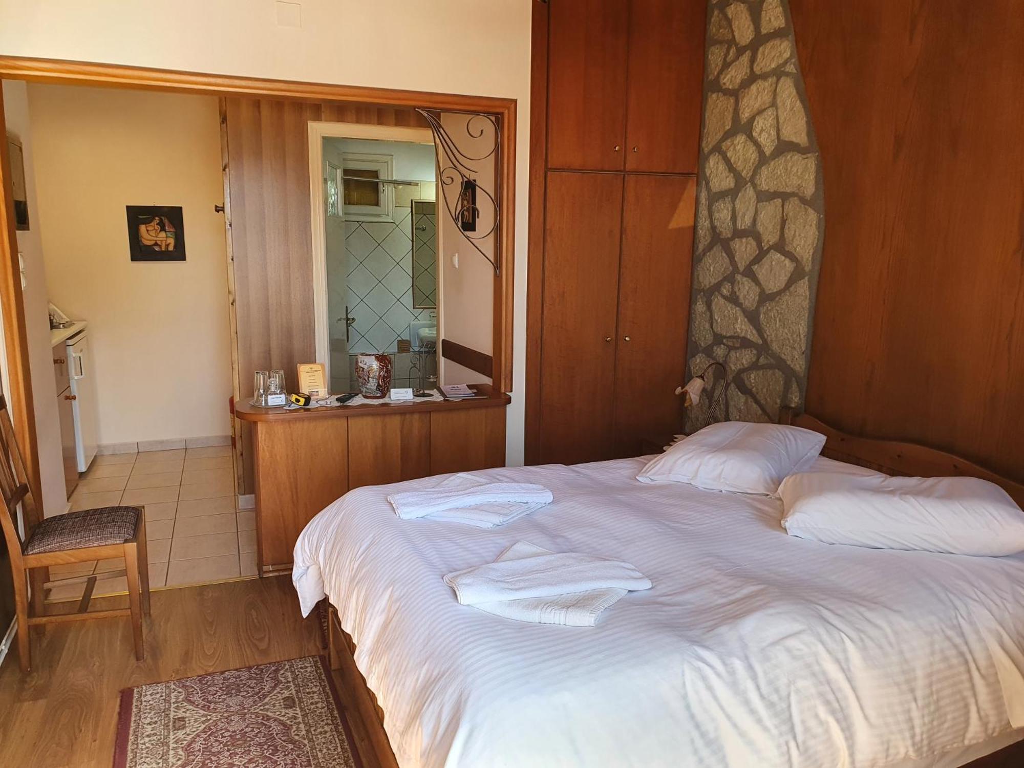 Semeli Guesthouse Karpenísion Eksteriør bilde