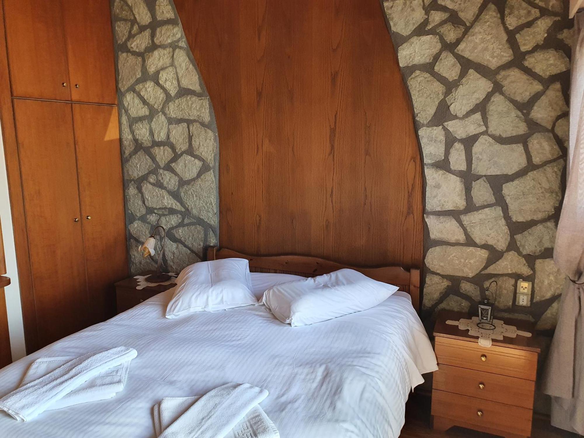 Semeli Guesthouse Karpenísion Eksteriør bilde