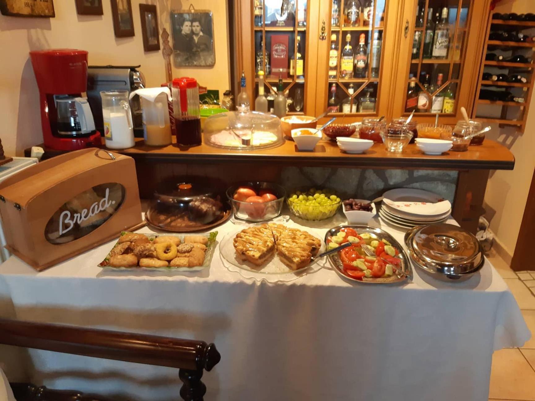 Semeli Guesthouse Karpenísion Eksteriør bilde
